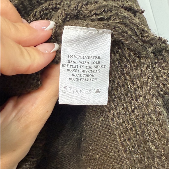 LAVENDER SKETCH | Olive Crew Neck Sweater | SIZE SMALL - Picture 4 of 4